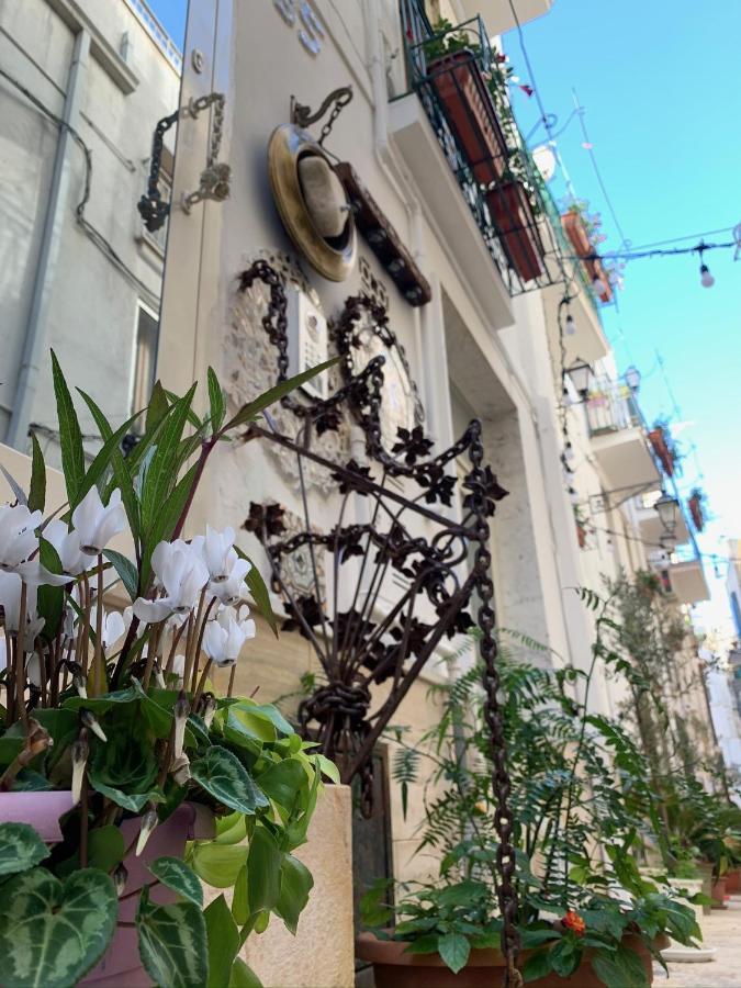 Fiori Catene Tra Le Torri Conversano Extérieur photo