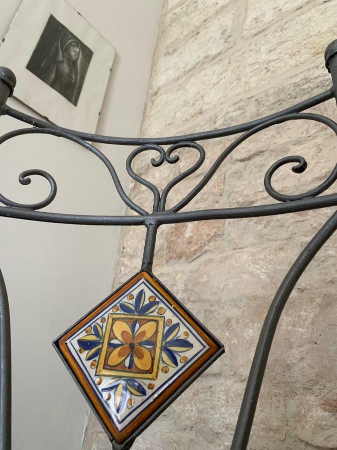Fiori Catene Tra Le Torri Conversano Extérieur photo