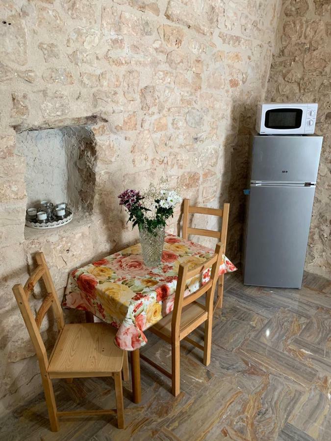 Fiori Catene Tra Le Torri Conversano Extérieur photo